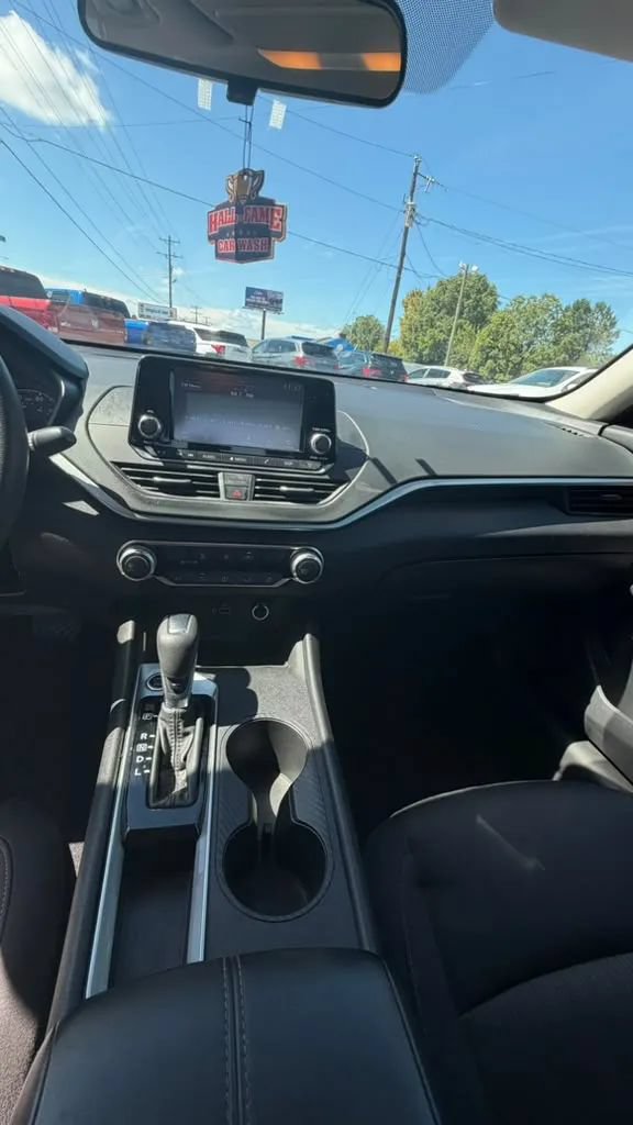 Used 2024 Nissan Altima 2.5 S FWD image 11