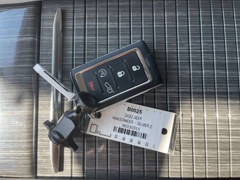Used 2022 Jeep Wagoneer Series II RWD image 39
