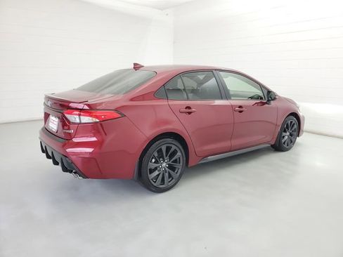 Used 2024 Toyota Corolla SE w/ SE Package image 5