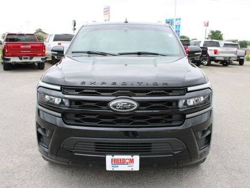 Used 2022 Ford Expedition Limited RWD image 2