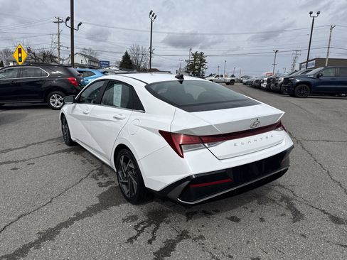 Used 2025 Hyundai Elantra SEL image 6