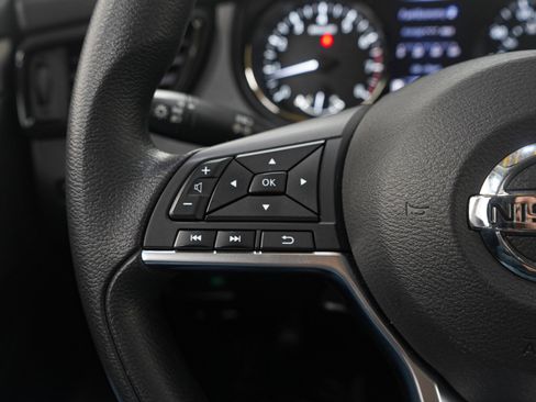 Used 2018 Nissan Rogue Sport S image 23