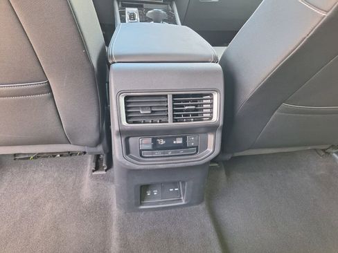 Used 2025 Volkswagen Atlas SE FWD image 12