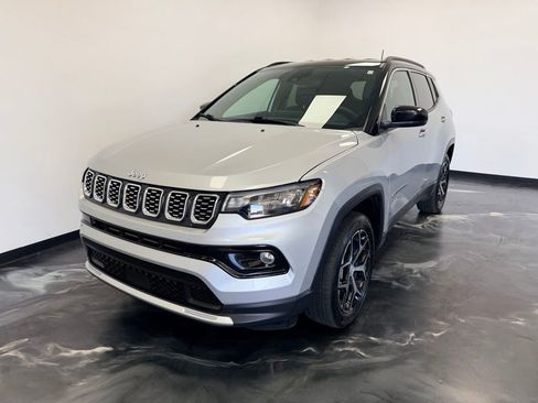 Used 2024 Jeep Compass Limited AWD/4WD image 4