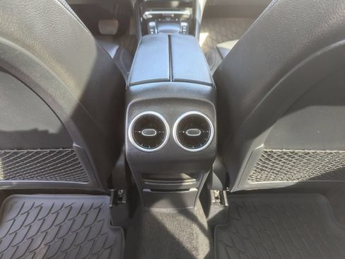 Used 2021 Mercedes-Benz GLA 250 4MATIC image 40