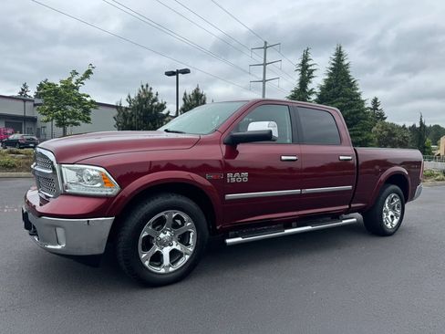 Used 2018 RAM 1500 Laramie w/ Convenience Group AWD/4WD image 5
