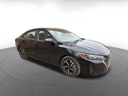 Used 2025 Nissan Sentra SV image 4