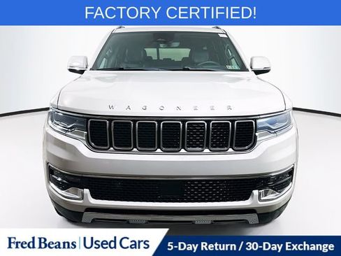 Used 2022 Jeep Wagoneer Series III w/ Premium Group I AWD/4WD image 2