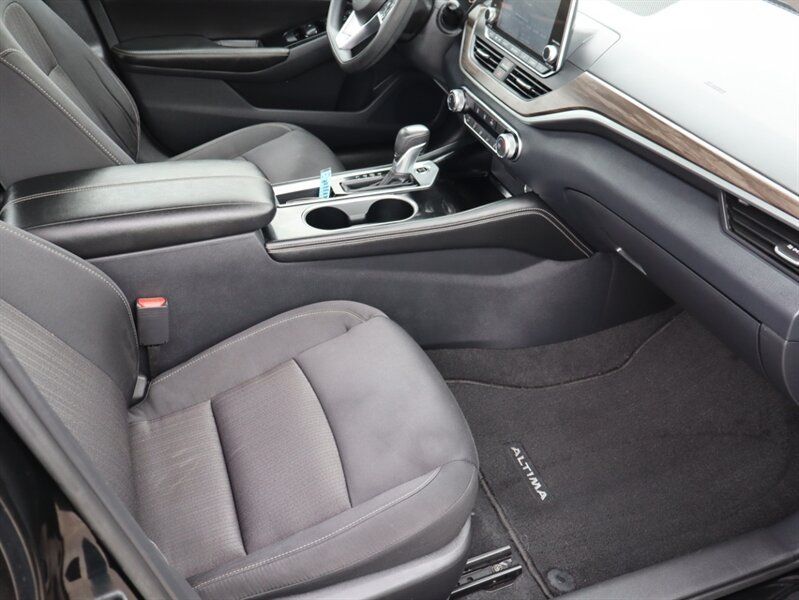Used 2023 Nissan Altima 2.5 SV FWD image 9