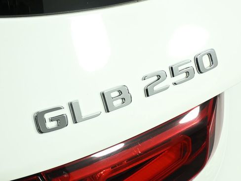 Certified 2022 Mercedes-Benz GLB 250 4MATIC image 28