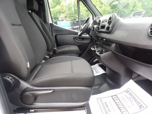 Used 2023 Mercedes-Benz Sprinter 2500 image 31