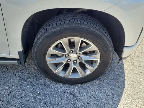 Used 2019 Chevrolet Silverado 1500 High Country w/ Technology Package AWD/4WD image 7