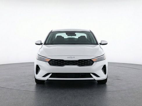 Used 2025 Kia K4 LXS image 2