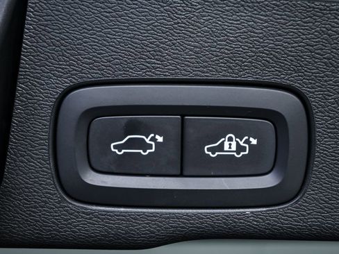 Certified 2023 Volvo XC60 B5 Plus w/ Climate Package image 32