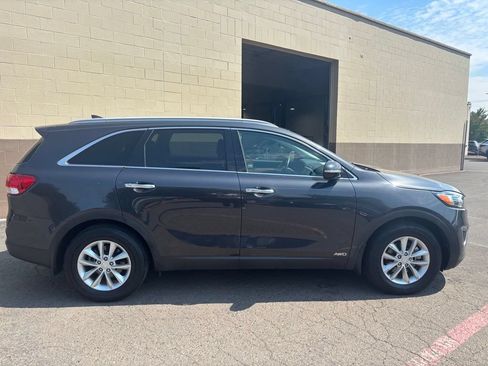 Used 2018 Kia Sorento AWD image 3