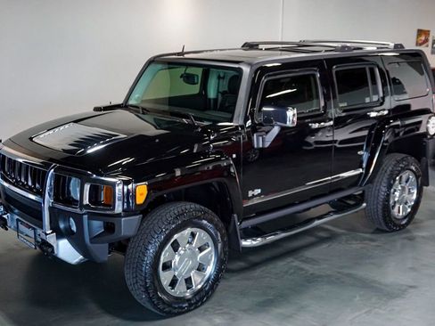 Used 2009 HUMMER H3 Alpha image 26