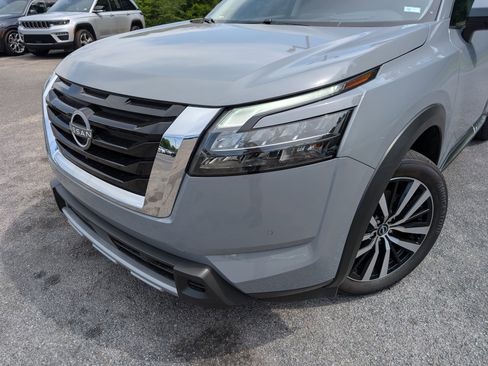 Used 2025 Nissan Pathfinder Platinum AWD/4WD image 13