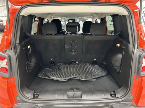 Used 2016 Jeep Renegade Latitude w/ Popular Equipment Group image 24