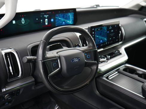 Used 2025 Ford Expedition Platinum AWD/4WD image 24
