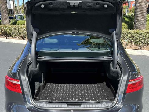 Used 2017 Jaguar XF S image 85