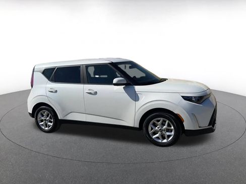 Used 2025 Kia Soul LX w/ LX Technology Package FWD image 2