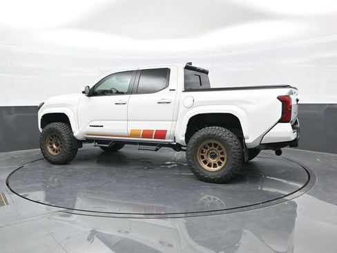 Used 2025 Toyota Tacoma SR5 AWD/4WD image 4