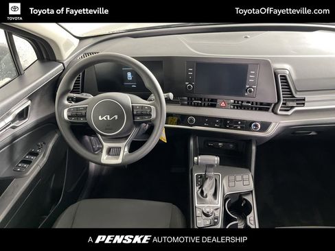 Used 2025 Kia Sportage LX image 5