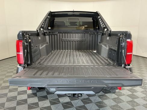 Used 2025 Toyota Tacoma Trailhunter AWD/4WD image 26