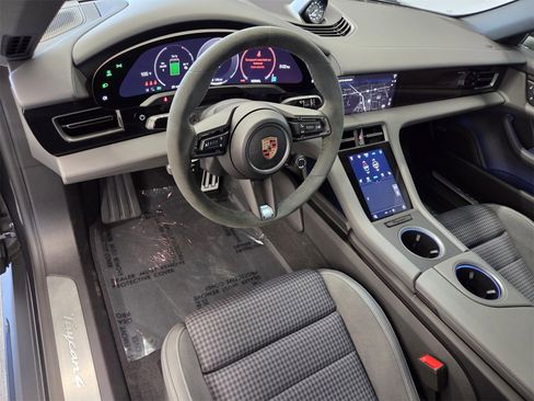 New 2025 Porsche Taycan image 4
