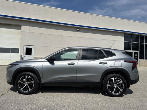 Used 2025 Chevrolet Trax RS w/ Driver Confidence Package FWD image 4