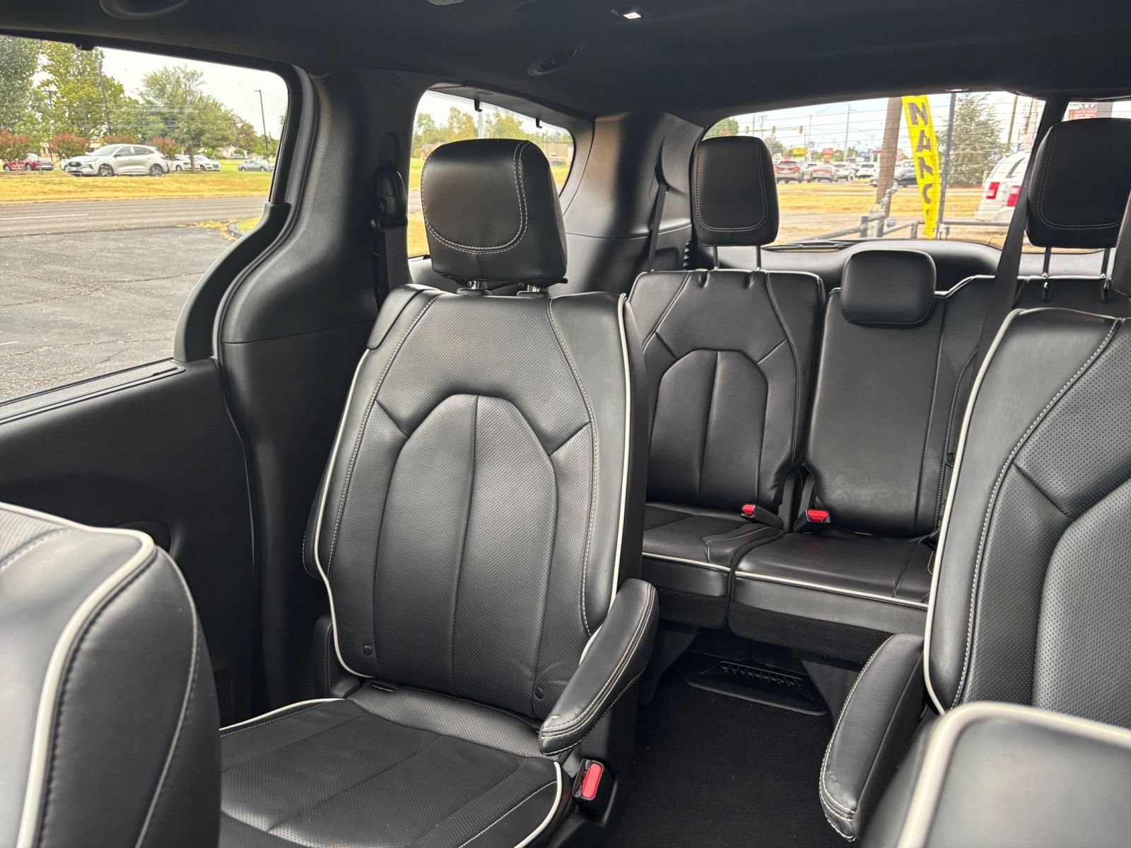 Used 2025 Chrysler Pacifica Limited FWD image 44