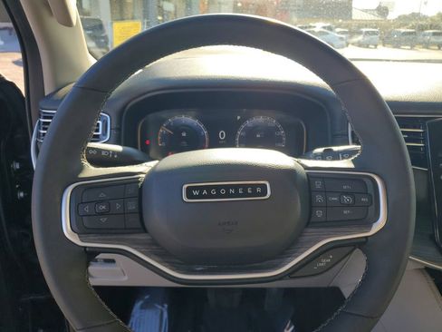 Used 2023 Jeep Wagoneer Series III w/ Preferred Equipment Group image 10