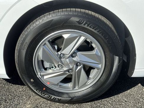 New 2026 Hyundai Elantra SE FWD image 17