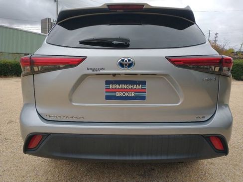 Used 2020 Toyota Highlander XLE image 17