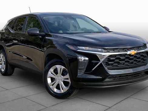 Used 2025 Chevrolet Trax LS FWD image 3