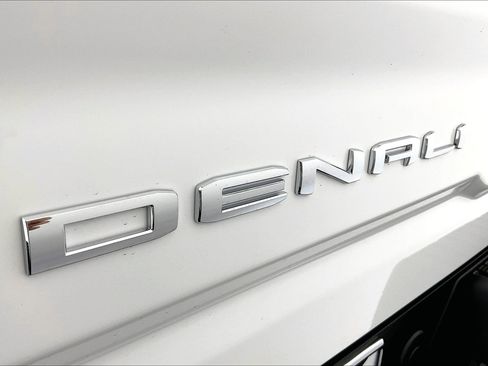New 2026 GMC Sierra 2500 Denali w/ Denali Reserve Package image 17