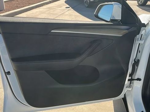 Used 2023 Tesla Model Y Long Range AWD/4WD image 5