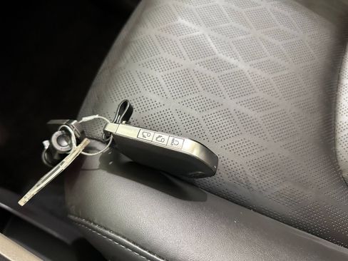 Used 2026 Kia Carnival FWD image 27