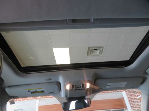 Used 2020 Toyota Highlander XLE FWD image 54