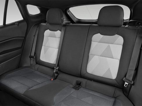 Used 2025 Chevrolet Trax RS w/ Sunroof Package FWD image 11