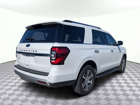 Used 2024 Ford Expedition Limited AWD/4WD image 3