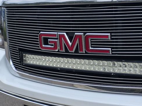 Used 2010 GMC Sierra 2500 SLT AWD/4WD image 12