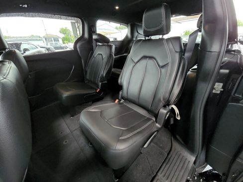 Certified 2020 Chrysler Pacifica Touring-L w/ Advanced Safetytec Group AWD/4WD image 24