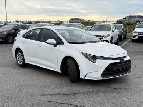 Used 2025 Toyota Corolla LE FWD image 3