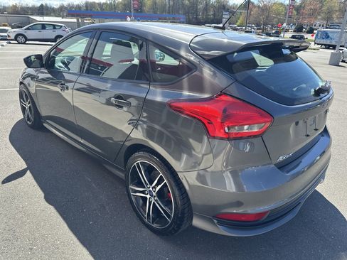 Used 2018 Ford Focus ST FWD image 7