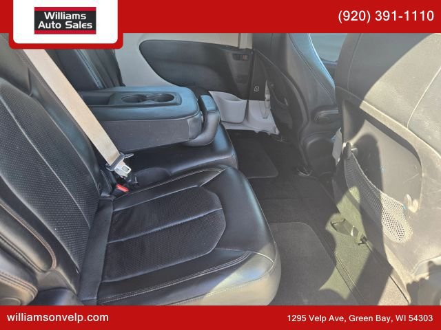 Used 2019 Chrysler Pacifica Touring-L FWD image 17