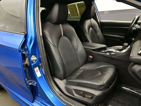Used 2019 Toyota Camry XSE FWD image 13