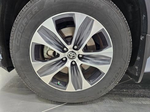 Used 2023 Toyota Highlander XLE image 15
