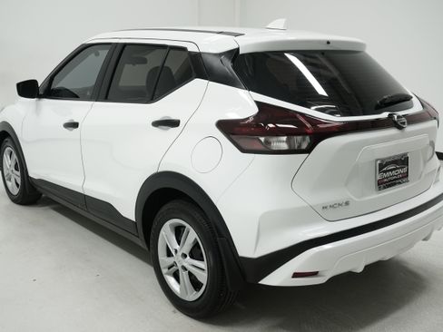 Used 2021 Nissan Kicks S image 6