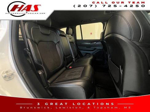 Used 2024 Jeep Grand Cherokee Altitude AWD/4WD image 13